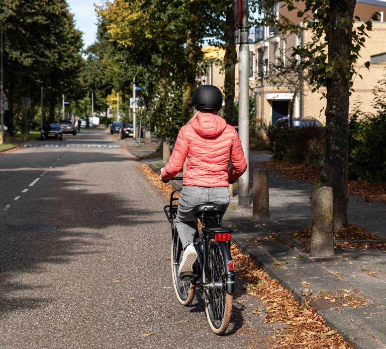 Meisje op de fiets